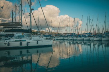 İyon Denizi 'nde Yunanistan' ın yatlarını dolaş