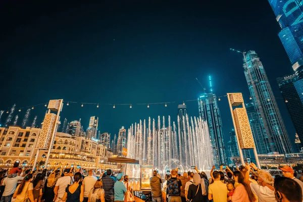 Вид на световое шоу Бурдж Халифа ночью. Дубай - ОАЭ. — стоковое фото