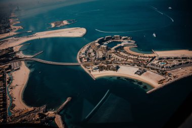 Dubai Marina ile güzel şehir günbatımı zamanı