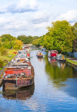 sahne dikey uk canal