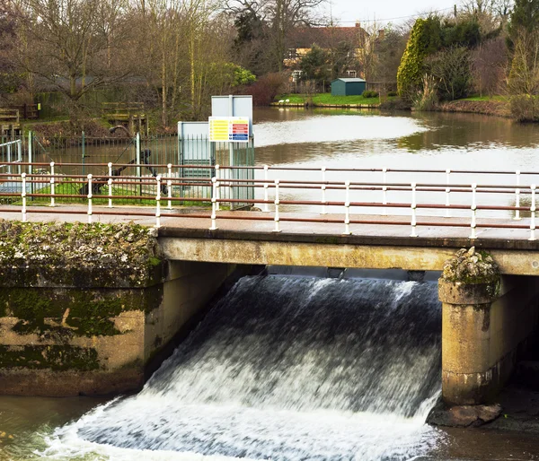 Yalding lock nära maidstone kent — Stockfoto