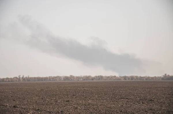 Kijów Ukraina 2022 Czarny Dym Horyzoncie Zniszczonego Rosyjskiego Sprzętu Wojskowego — Zdjęcie stockowe