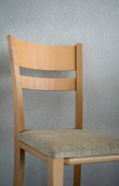 Lekkie Drewniane Krzesło Białym Tle Ściany Minalistyczne Wnętrze Jakość Obrazu — Zdjęcie stockowe