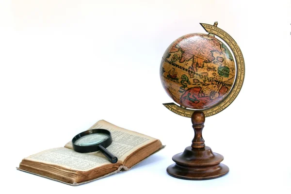 karasal globe, kitap ve Büyüteç camı
