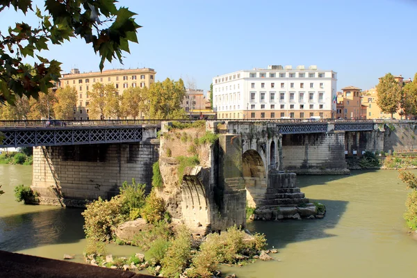 イタリアのローマにある橋 — ストック写真