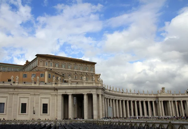 Colonnato sulla Piazza — Foto Stock