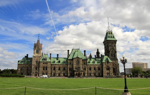 Building of Canadian Parliament — Stock Photo, Image