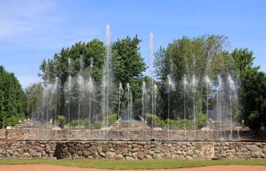 Deniz fenerleriyle deniz manzarası