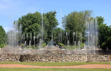 Deniz fenerleriyle deniz manzarası