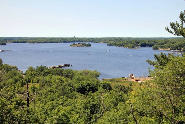 View Lake Island — Stockfoto