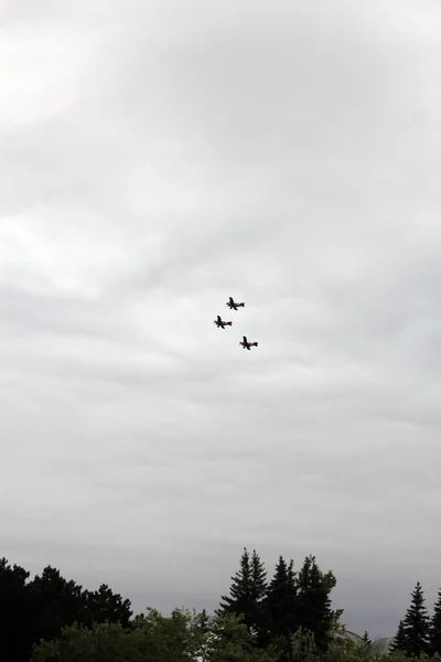 Hava Gösterisinde Jet Havada Uçuyor — Stok fotoğraf