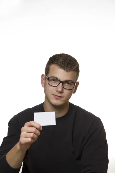 Jovem empresário apresentando seu cartão Bussiness — Fotografia de Stock