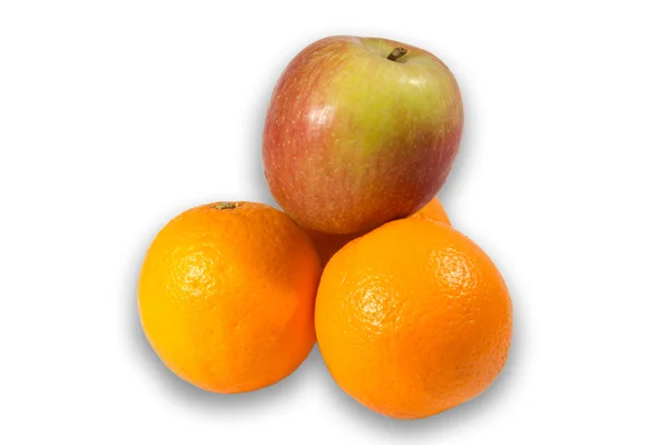 Sinaasappel en appel maken een driehoekige piramide — Stockfoto