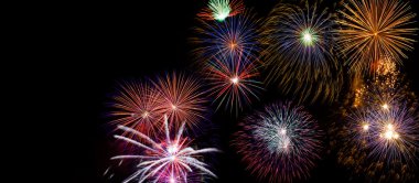 gerçek piroteknik fotoğrafları yapılmış geniş havai fişek