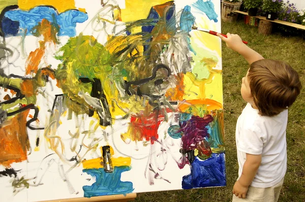 Child and easel painting — Stock Photo, Image