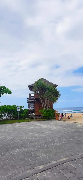 해변의 아름다운 순풍을 햇살을 받으며 바라본다 인도네시아 덴파사르 2021 — 스톡 사진