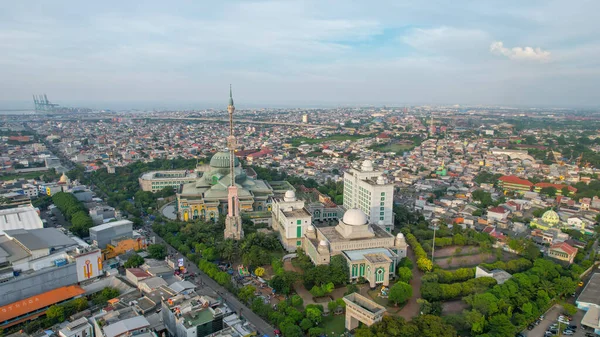 공중에서 자카르타 모스크가 보인다 인도네시아 자카르타 2021 — 스톡 사진