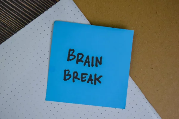 Brain Break Escribir Notas Adhesivas Aisladas Mesa Madera — Foto de Stock