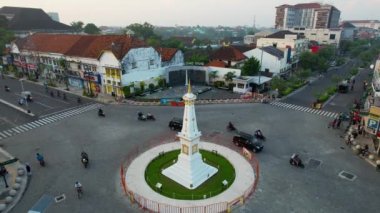 Tugu jogja 'nın ya da Tugu dostun havadan görünüşü Yogyakarta' nın simgesel simgesidir. Merkez Java, Endonezya, 13 Kasım 2021