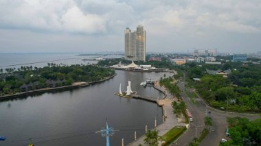 Ancol Beach 'in hava manzarası, Kuzey Jakarta. JAKARTA - Endonezya. 25 Kasım 2021