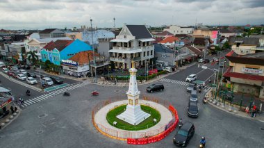 Yogyakarta 'yı yeniden ele geçirme anıtının havadan görünüşü. Koni Şeklinde Tarihi Bina. Monjali veya Monumen Jogja Kembali. Merkez Java, Endonezya, 6 Aralık 2021