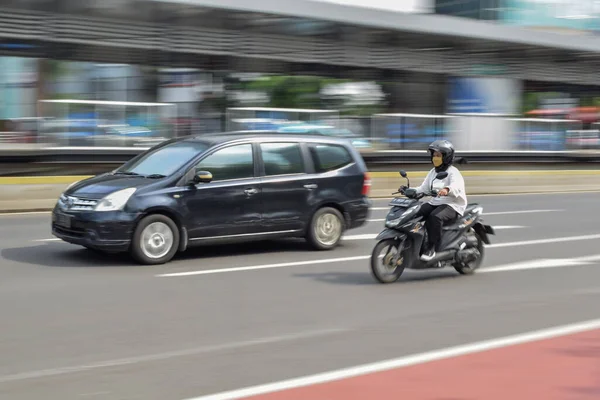 Мотоцикл Автомобили Едут Улице Судирман Джакарта Джакарта Индонезия Декабря 2021 — стоковое фото