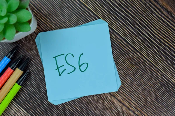 Es6 Γράψτε Κολλώδεις Σημειώσεις Που Απομονώνονται Στο Ξύλινο Τραπέζι — Φωτογραφία Αρχείου