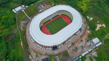 Yaklaşan Endonezya takımı için yeni futbol stadyumunun havadan görüntüsü. Serang 'daki Banten Uluslararası Stadyumu. Banten, Endonezya, 26 Şubat 2022