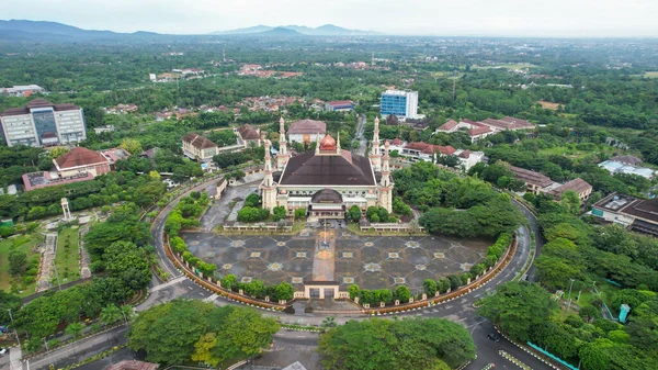 Luftfoto Bantani Moskeen Serang Top Udsigt Moskeen Skov Banten Indonesien - Stock-foto