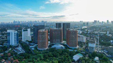 Jakarta 'daki Iconic South Quarter Dome binasının hava görüntüsü. Jakarta, Endonezya, 2 Mart 2022