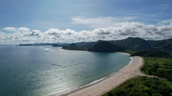 Vista Aérea Selong Belanak Ilha Tropical Com Praia Areia Mar — Fotografia de Stock