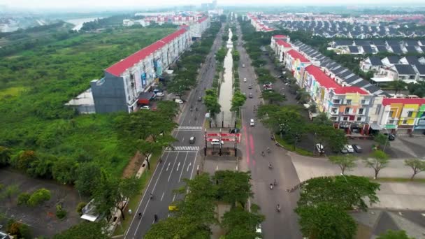 Vista Aérea Los Coches Conducción Carretera Cruce Nadie Paisaje Urbano — Vídeo de stock