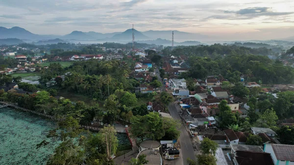 Situ Bagenditの空中ビューは 山の景色を望むGarutの有名な観光スポットです 2022年5月19日インドネシアのガルート — ストック写真
