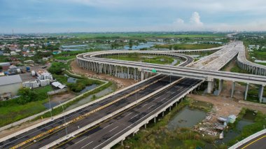 Tarumajaya Bekasi 'deki yeni yol şantiyesinin hava manzarası. Bekasi, Endonezya, 15 Haziran 2022