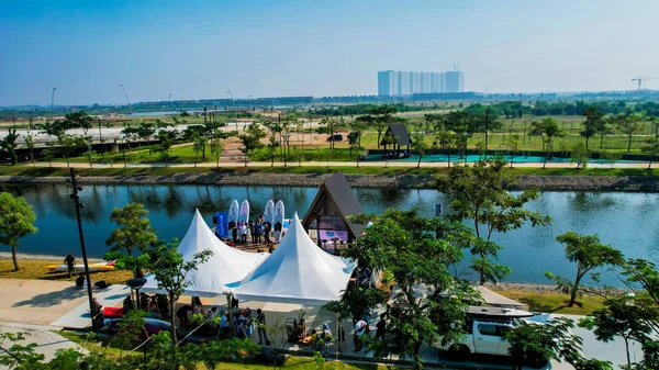パンタイ インディア カプク ビーチで開催される社会的包摂イベントでパドル コンペティションを開催 2022年6月23日インドネシアのジャカルタ — ストック写真