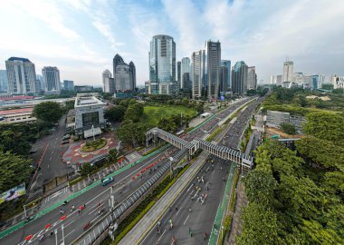 Pazar sabahı Endonezya 'daki Bunderan Otel yakınlarında toplanan kalabalığın hava görüntüsü. Covid-19 'dan sonra arabasız gün nihayet geldi. Jakarta, Endonezya, 4 Ekim 2022