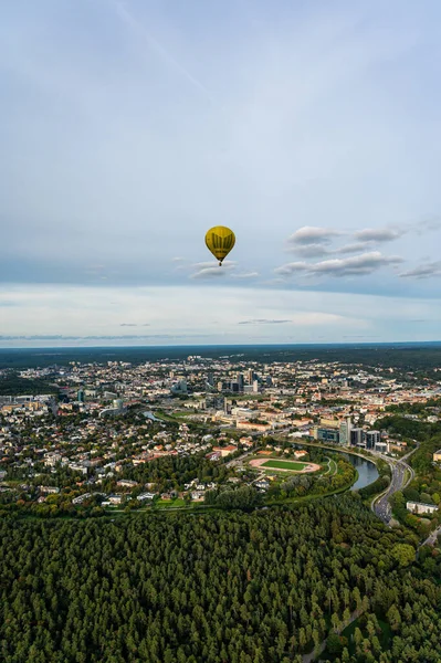 Vilnius Lituanie Septembre 2021 Montgolfière Jaune Prend Son Envol Dessus — Photo