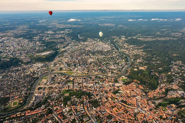 Vilnius Lituanie Septembre 2021 Des Montgolfières Blanches Rouges Survolent Capitale — Photo