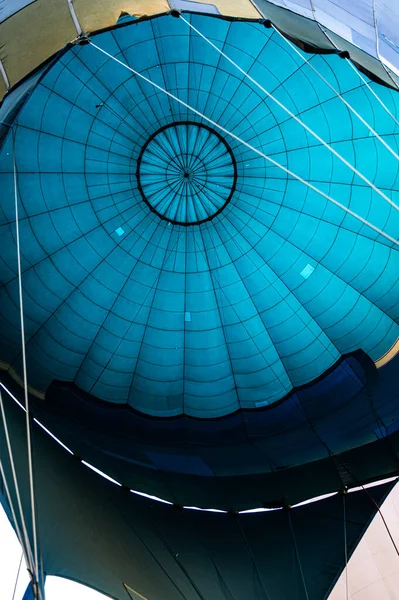 Widok Wnętrza Niebieska Bańka Tekstylia Balon Wypełniony Gorącym Powietrzem Gaz — Zdjęcie stockowe