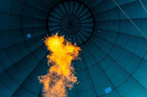 Vibrante Poderosa Chama Enchimento Azul Bulbo Têxtil Balão Com Quente — Fotografia de Stock