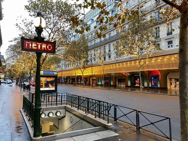 Paris Fransa Kasım 2021 Yılı Haussmann Bulvarı Ndaki Toplu Taşımacılık — Stok fotoğraf