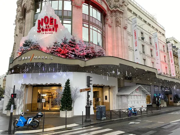 Paris Fransa Kasım 2021 Yılı Ünlü Moda Lüks Mağazanın Noel — Stok fotoğraf