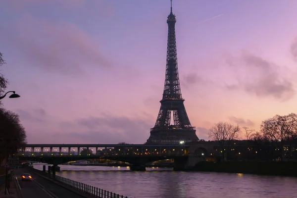 フランス 12月18日 2021年 有名な歴史的建造物 金属ベア ハケム橋の眺め エッフェル塔とセーヌ川の景色 — ストック写真