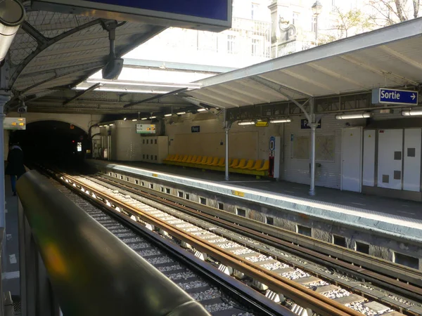 París Francia Enero 2022 Estación Metro Parisina Perspectiva Sobre Los —  Fotos de Stock