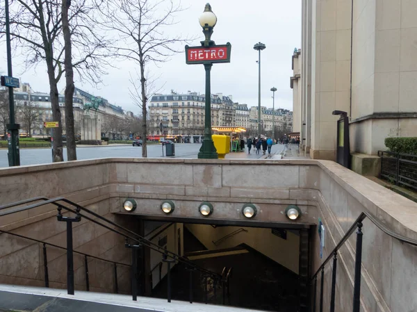 Paris Fransa Aralık 2021 Yılı Trocadro Metro Istasyonuna Giriş Şehirde — Stok fotoğraf