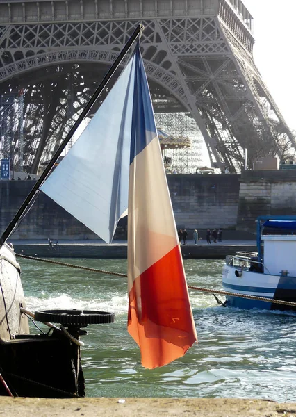 Париж Франція Січня 2022 Ейфелева Вежа Навмисно Розмита Задньому Плані — стокове фото