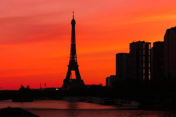 Paryż Francja Lutego Rok 2022 Widok Wieżę Eiffla Grupą Nowoczesnych — Zdjęcie stockowe