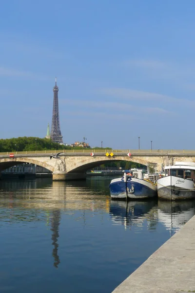 Παρίσι Γαλλία Απριλίου 2022 Θέα Στον Ποταμό Σηκουάνα Και Βάρκες — Φωτογραφία Αρχείου
