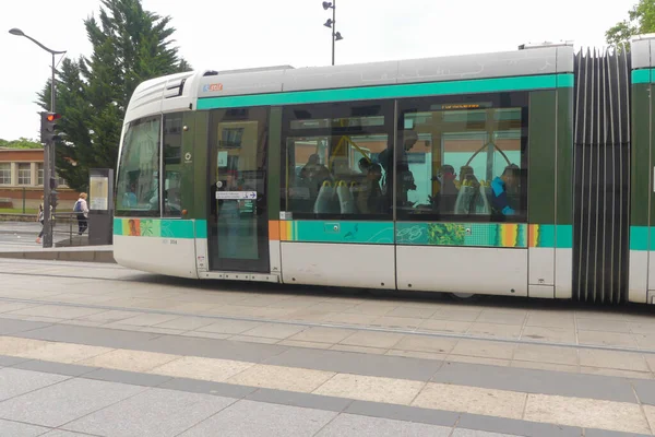 Paris Frankreich Mai 2022 Straßenbahnübergang Stadtteil Bercy Öffentlicher Und Ökologischer — Stockfoto