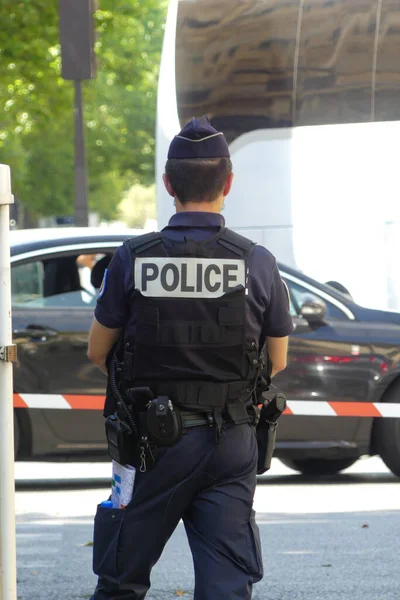 Paris France July 2022 Policeman Standing Back Watching Traffic Selective — Stock fotografie